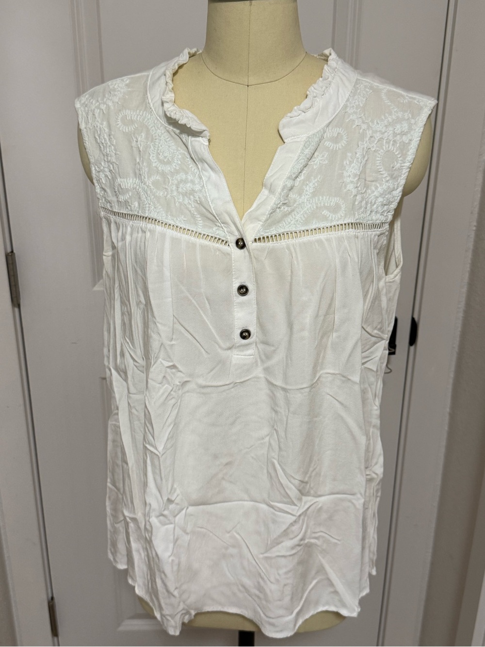 White Embroidered Blouse Size 1X - Great Condition